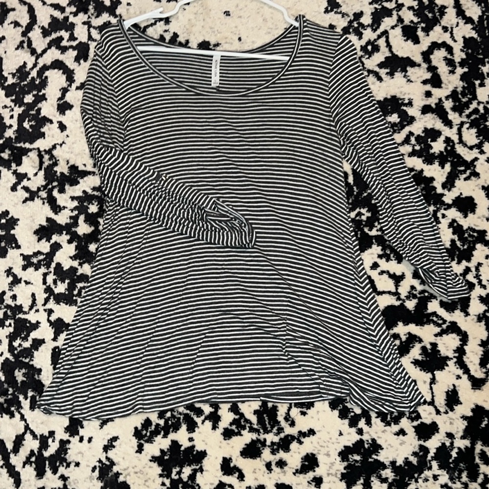 Grey and white strived 3/4 sleeve shirt